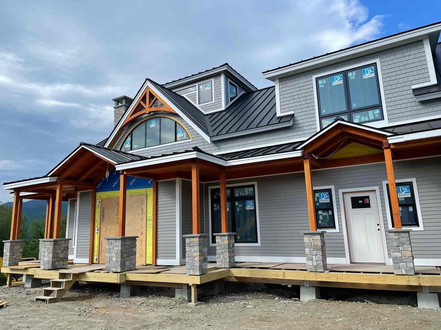 242114636_389979286029903_9199760216580266615_n-1